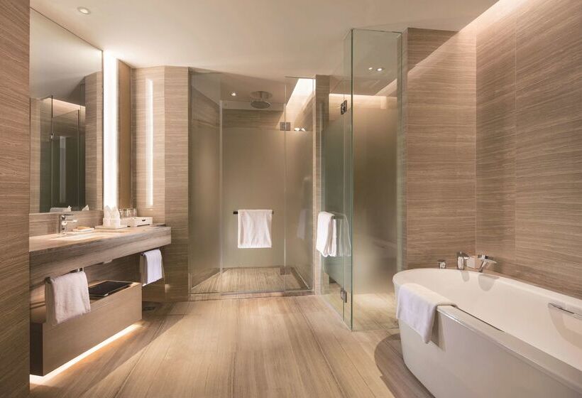 هتل Hilton Shenyang