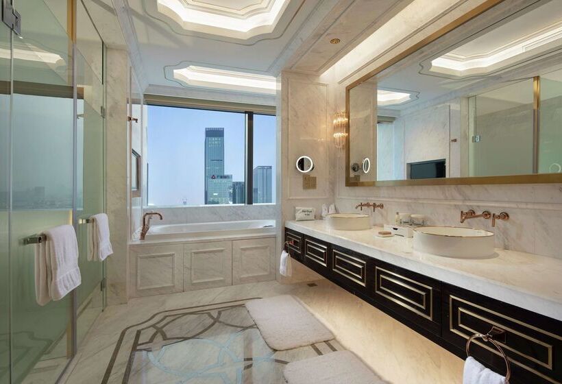 هتل Hilton Shenyang