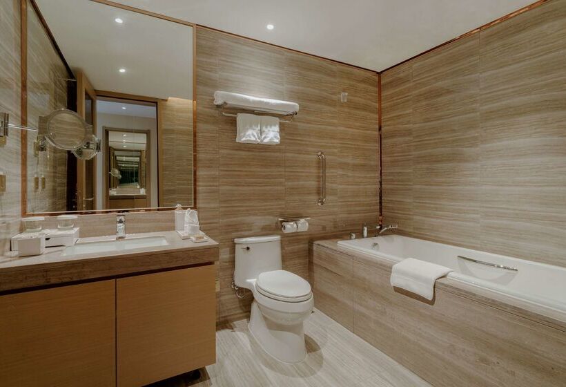 هتل Hilton Shenyang