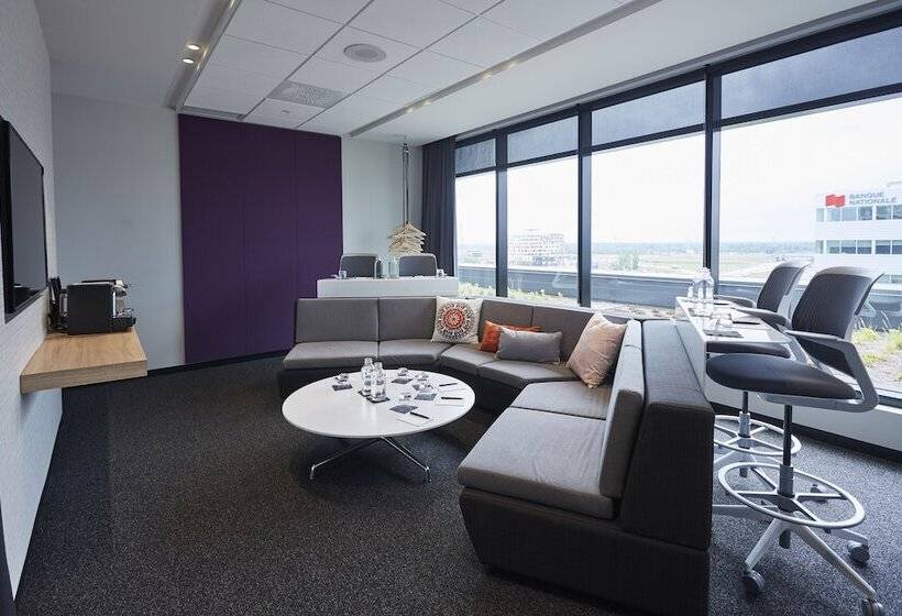 هتل Hôtel Escad Quartier Dix30