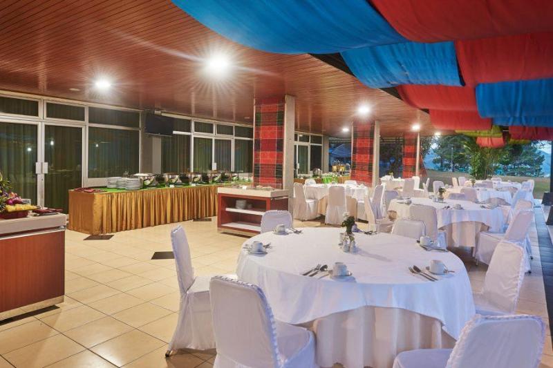 Отель Patra Parapat Lake Resort