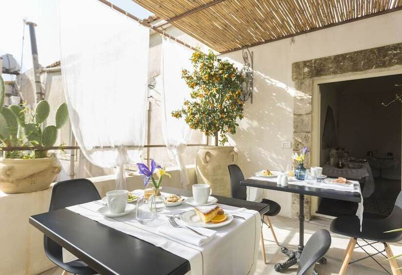 Отель San Carlo Suites