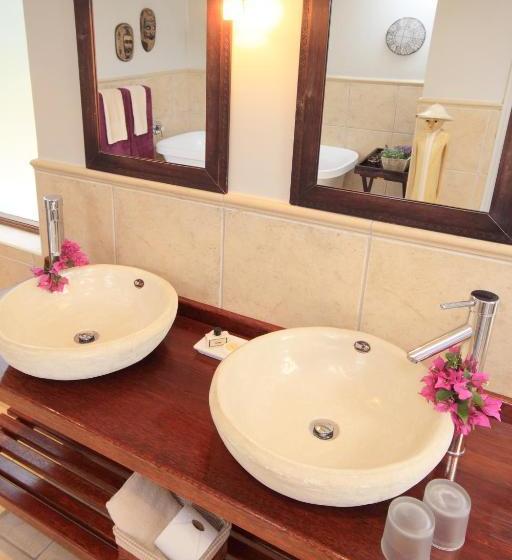 ホテル Thatchwood Country Lodge