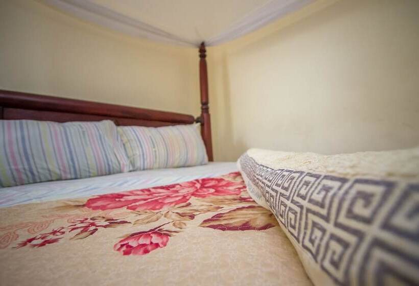 هتل Tropical Savannah Guesthouse