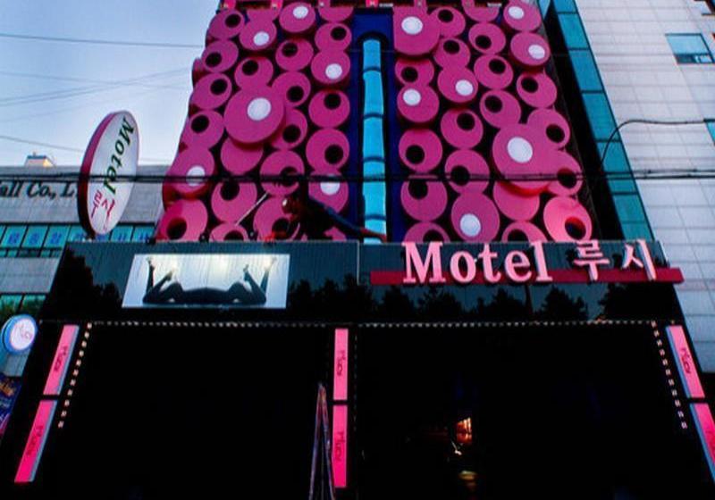 Lucy Motel