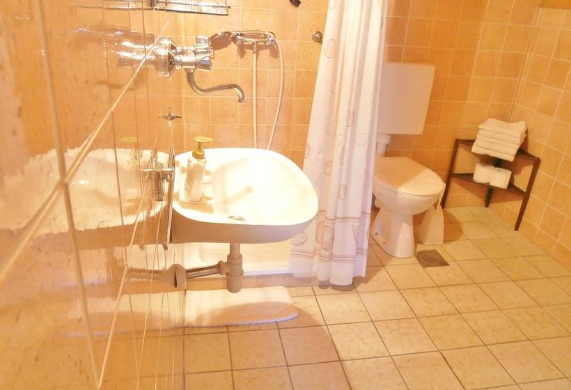 پانسیون Guesthouse Cecilia 2