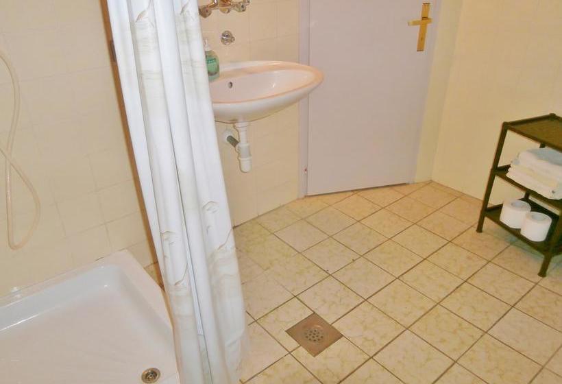 پانسیون Guesthouse Cecilia 2