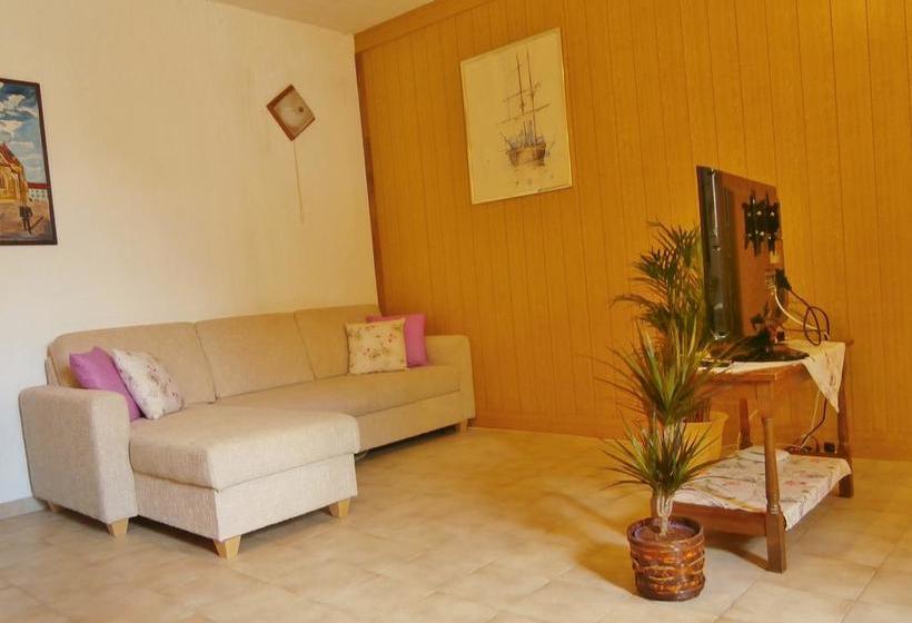 پانسیون Guesthouse Cecilia 2