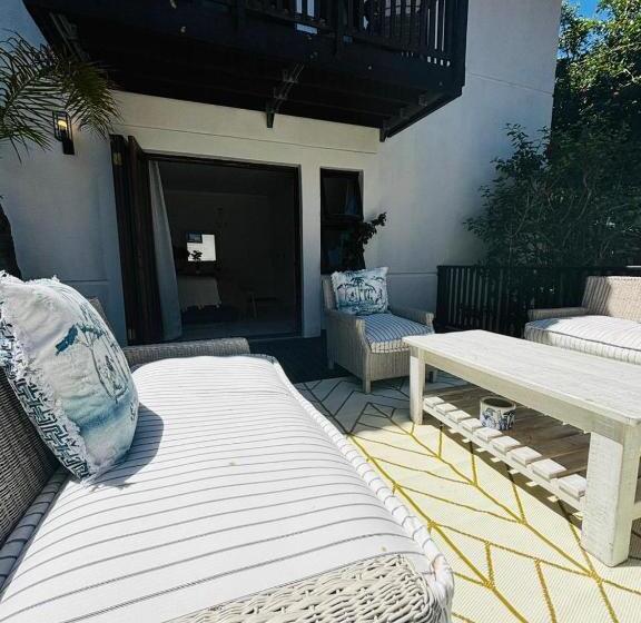 هتل Bliss In The Bay Guesthouse