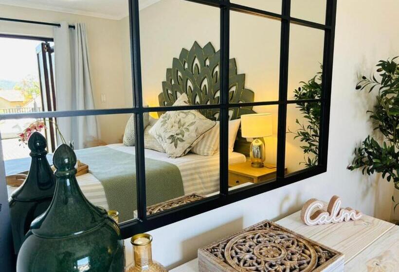 هتل Bliss In The Bay Guesthouse