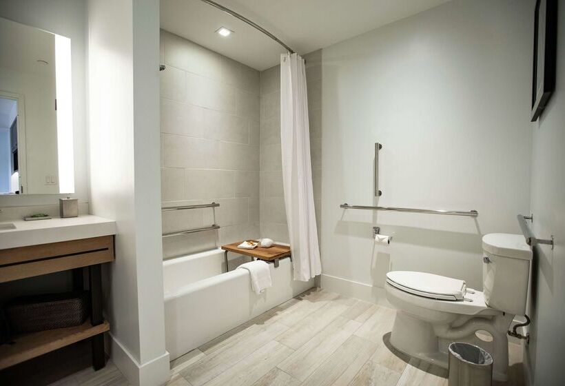 هتل Canopy By Hilton Dallas Uptown