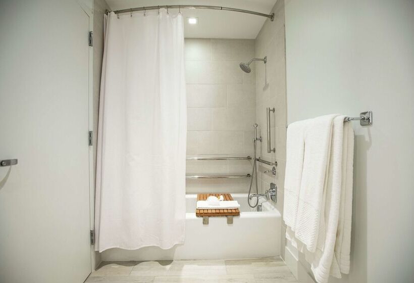 هتل Canopy By Hilton Dallas Uptown