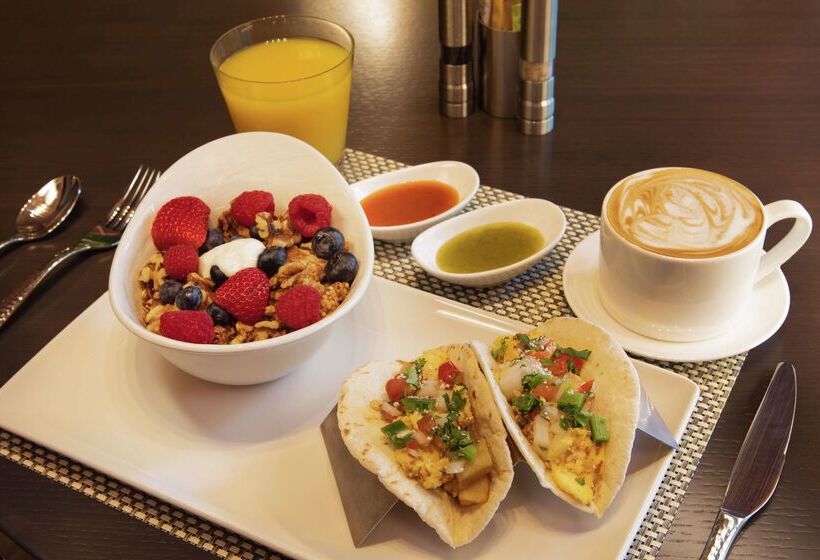 هتل Canopy By Hilton Dallas Uptown