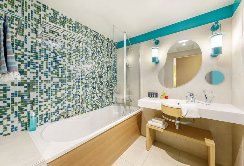 هتل Center Parcs Le Bois Aux Daims