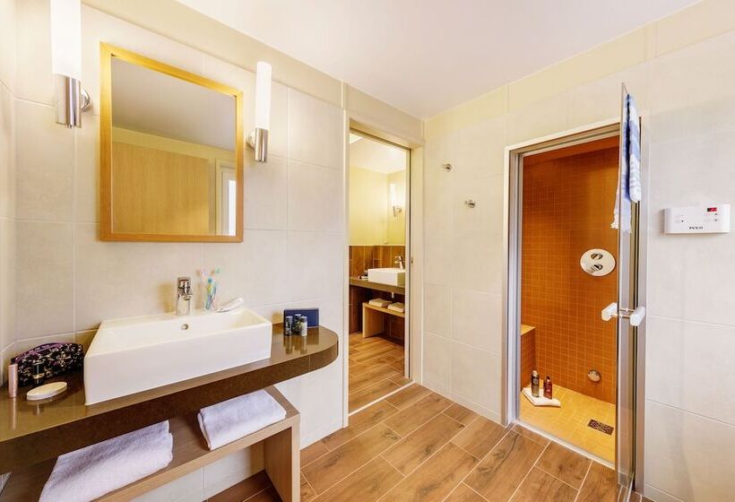 هتل Center Parcs Le Bois Aux Daims