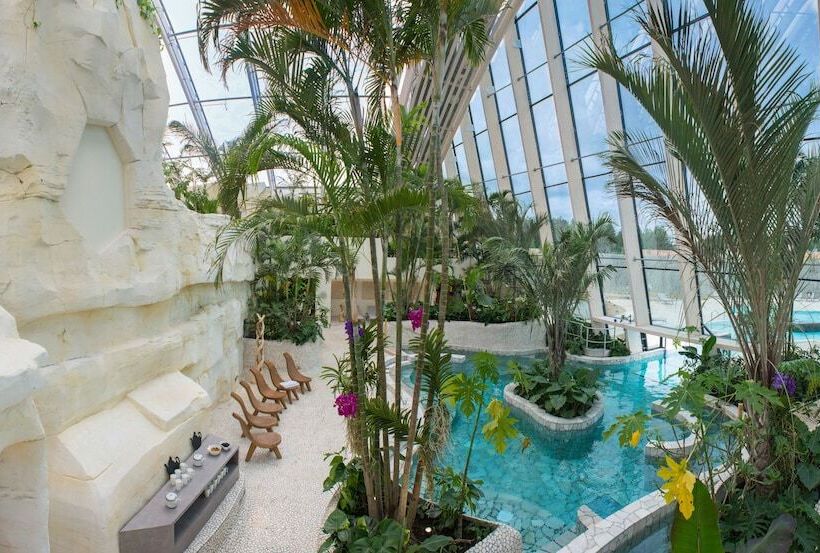 هتل Center Parcs Le Bois Aux Daims