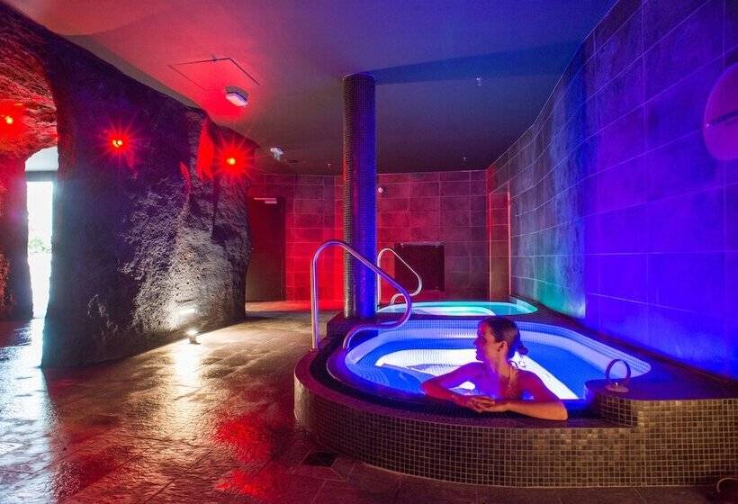 هتل Center Parcs Le Bois Aux Daims