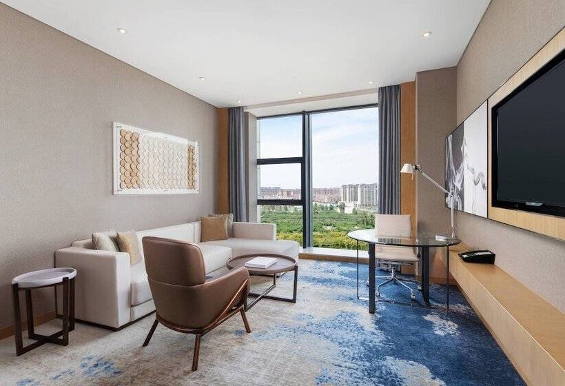 هتل Courtyard By Marriott Zhengzhou Airport