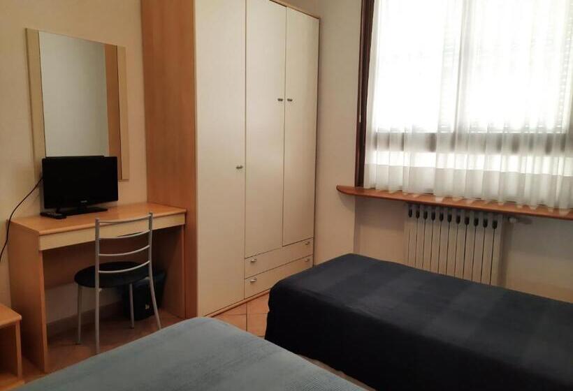 هتل Girasole House