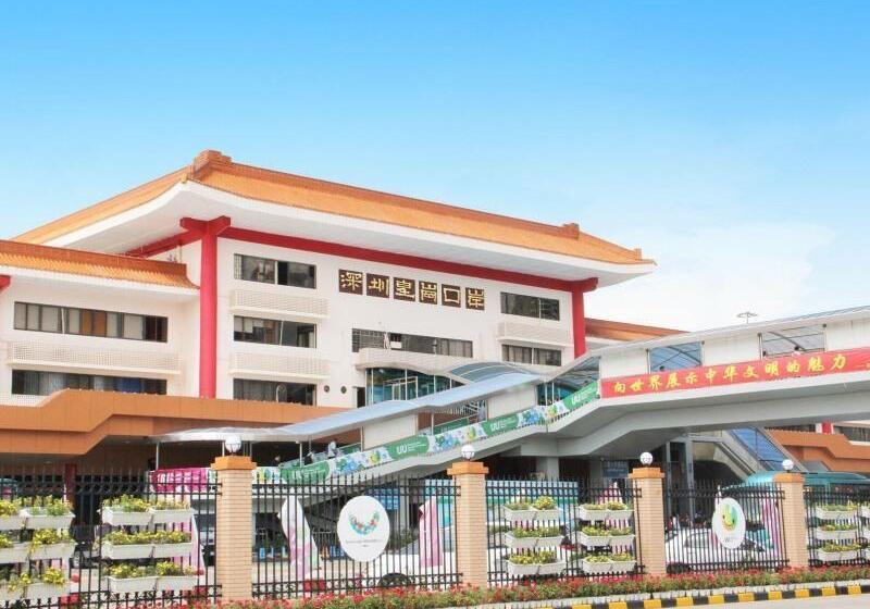 Отель Greentree Inn Shenzhen Huanggang Port South Futian Road Express