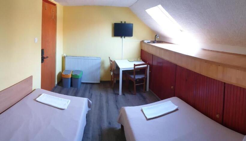 Fotos del hotel Jáde Panzió:  5