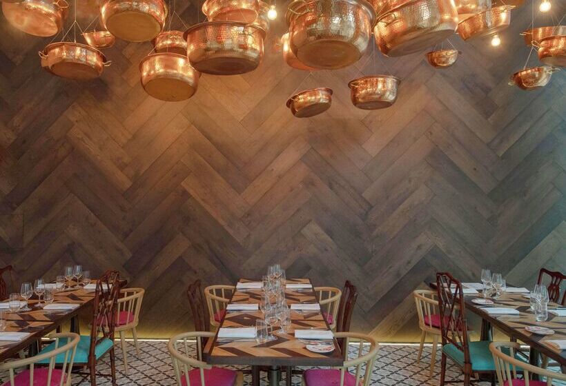 בית מלון כפרי Lincoln Plaza London, Curio Collection By Hilton