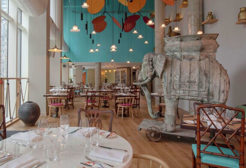 בית מלון כפרי Lincoln Plaza London, Curio Collection By Hilton