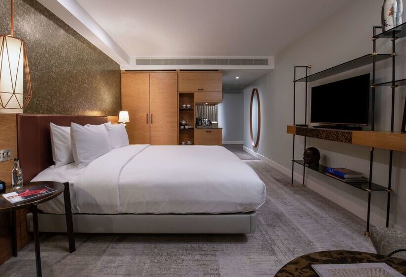 בית מלון כפרי Lincoln Plaza London, Curio Collection By Hilton