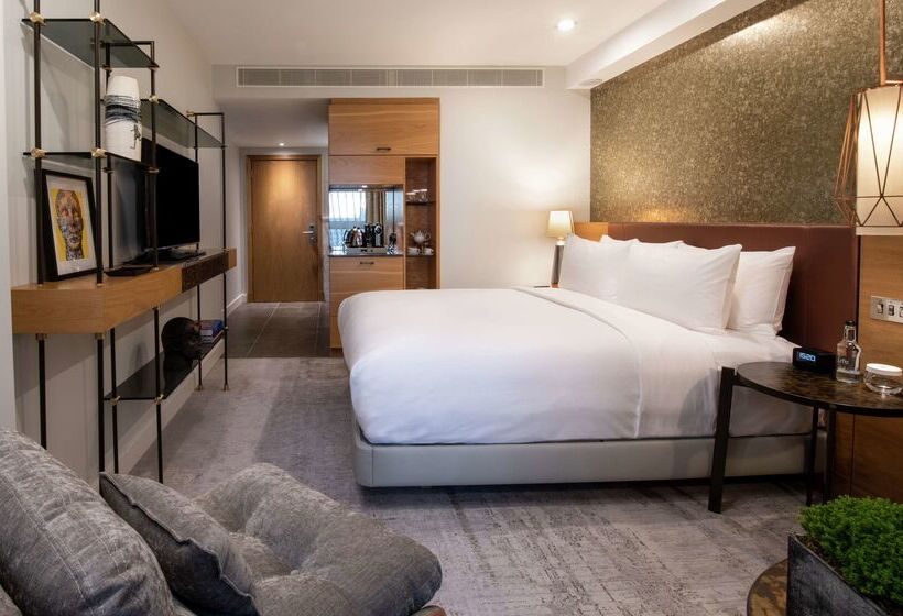 בית מלון כפרי Lincoln Plaza London, Curio Collection By Hilton