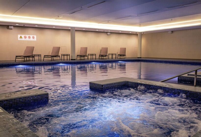 בית מלון כפרי Lincoln Plaza London, Curio Collection By Hilton