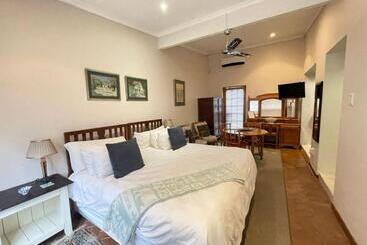 هتل Mongoose Manor Bnb
