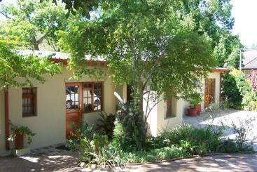 هتل Mongoose Manor Bnb