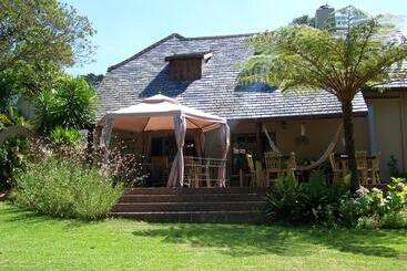 هتل Mongoose Manor Bnb