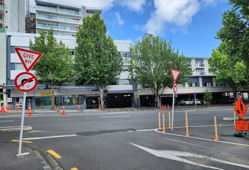 هتل Newton Lodge Auckland