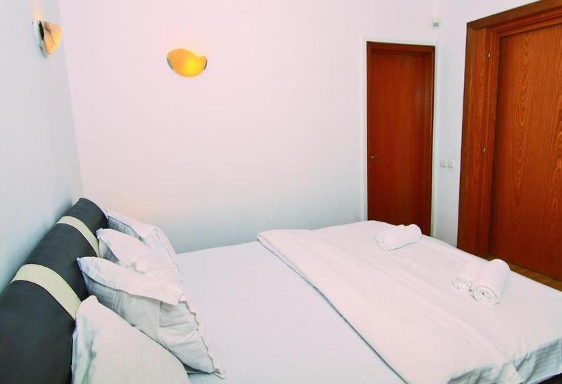 هتل Residenza Di Carbasinni