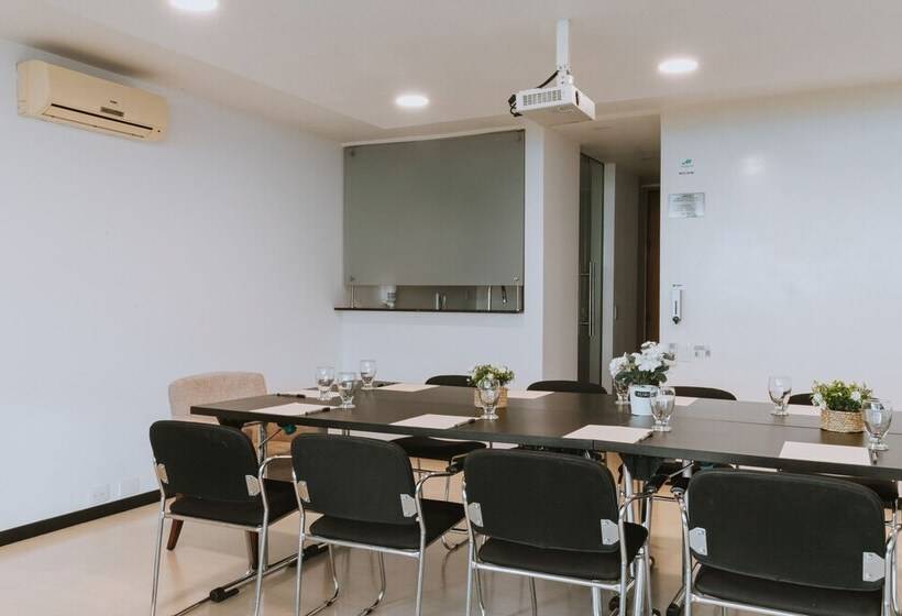 هتل Travelers Orange Suites