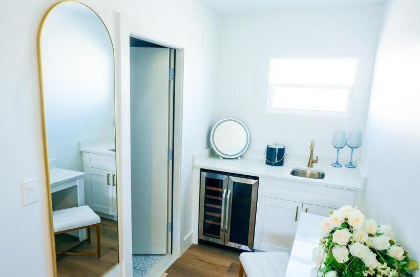 בית מלון כפרי Ivory Sands Beach Suites