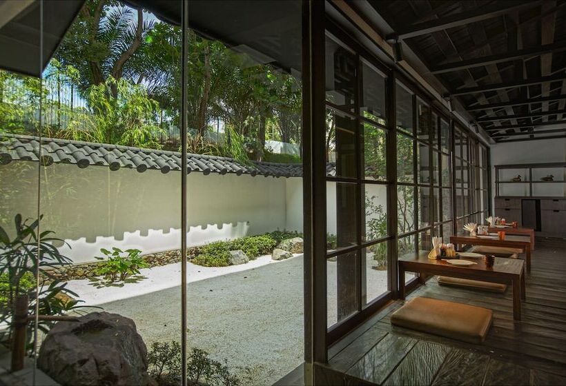 Fotos del hotel Delonix Hotel Karawang:  11