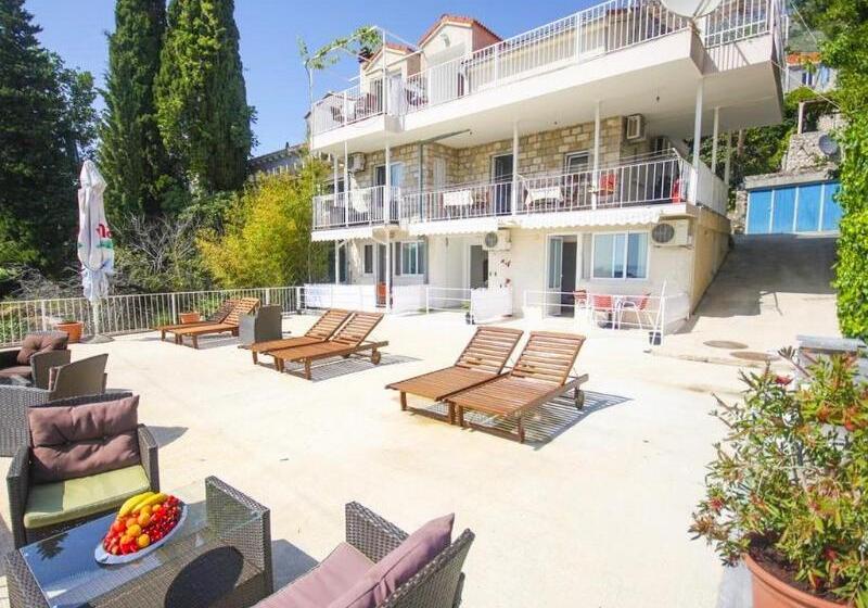هتل Apartments Katica