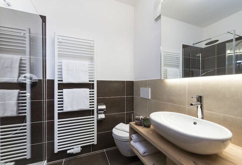 هتل Appartement Suites Berna