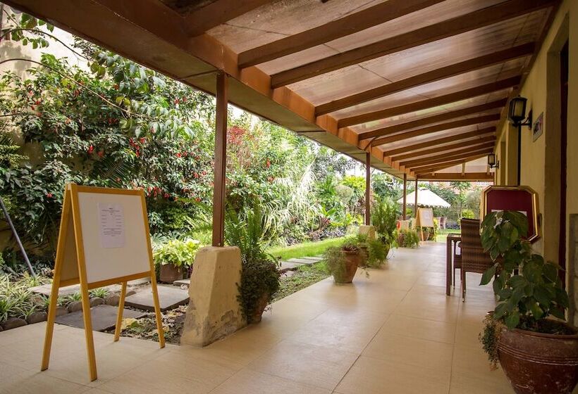 هتل Eseriani The Resort