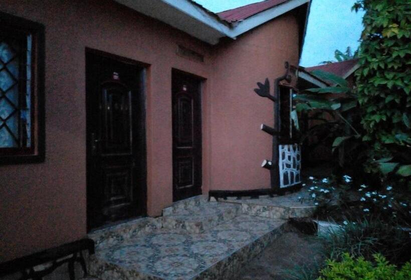 هتل Gorilla African Guest House