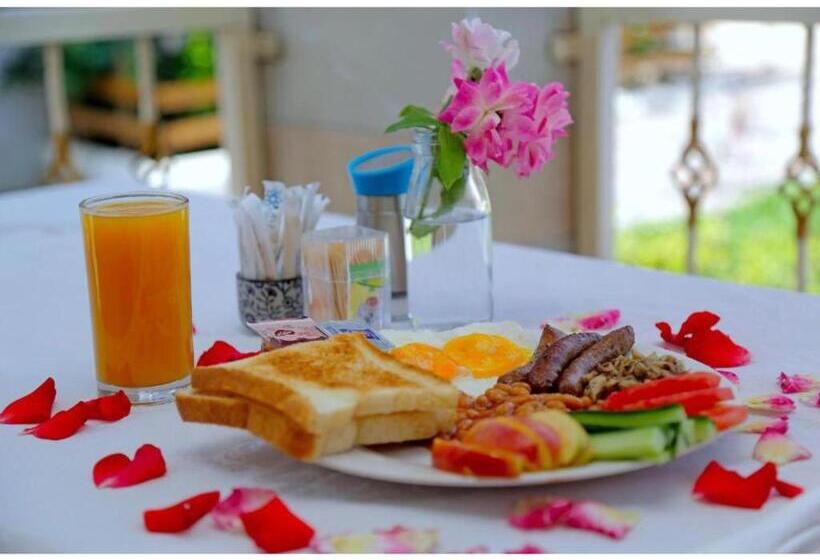 هتل Gorilla African Guest House