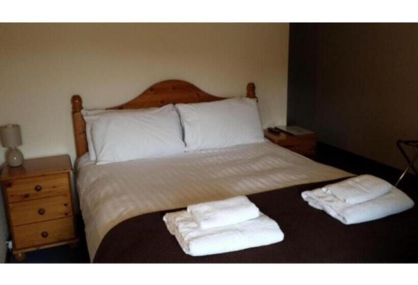 هتل Gorilla African Guest House