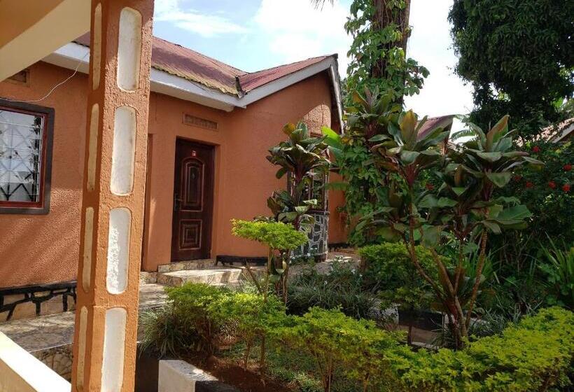 هتل Gorilla African Guest House