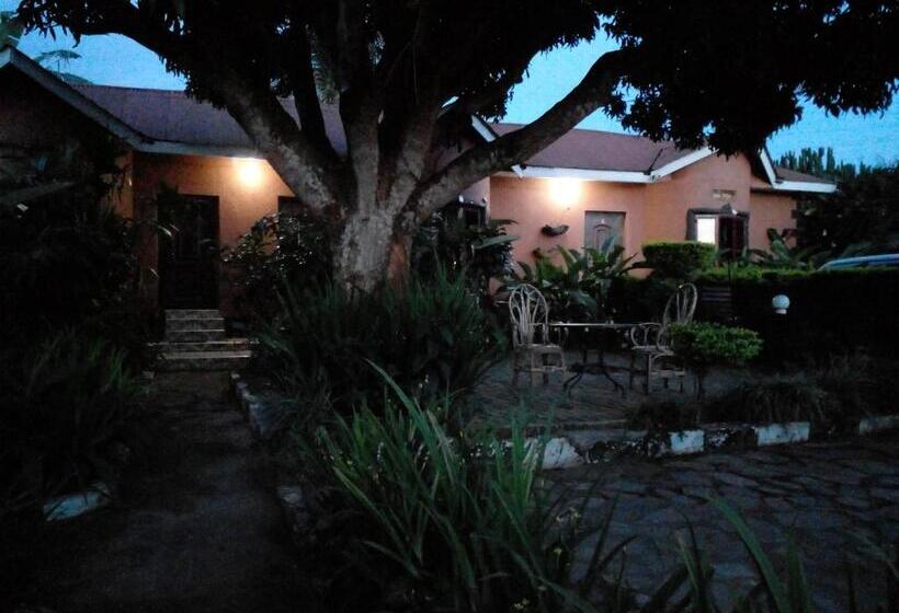 هتل Gorilla African Guest House