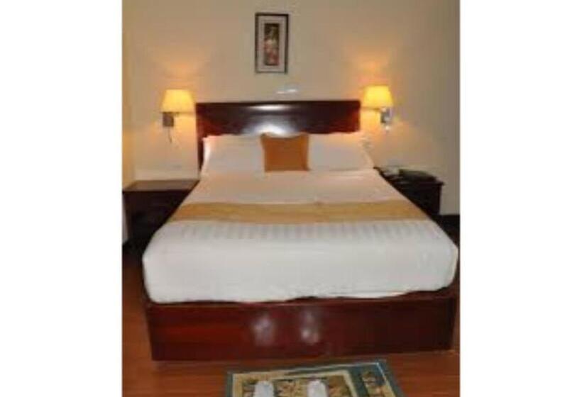 هتل Gorilla African Guest House