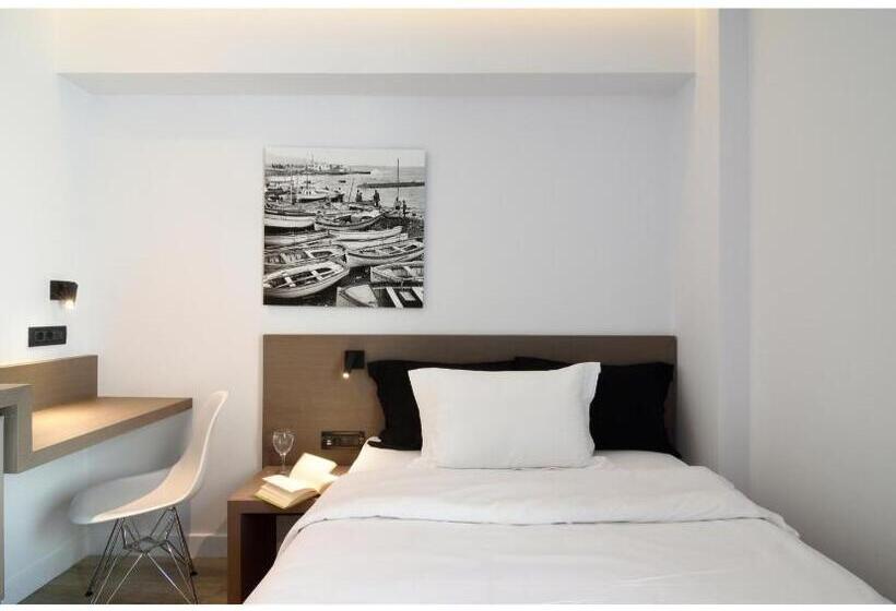 هتل Gorilla African Guest House