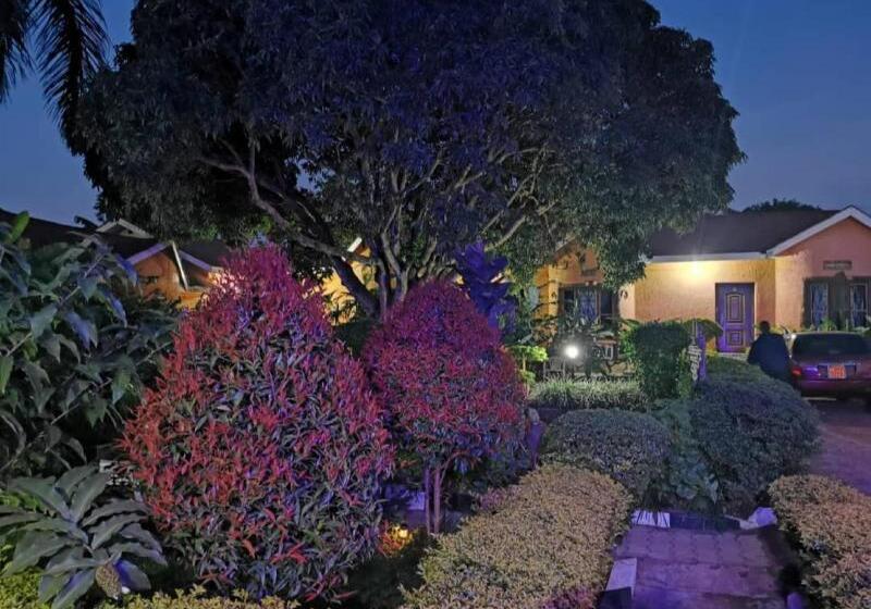 هتل Gorilla African Guest House