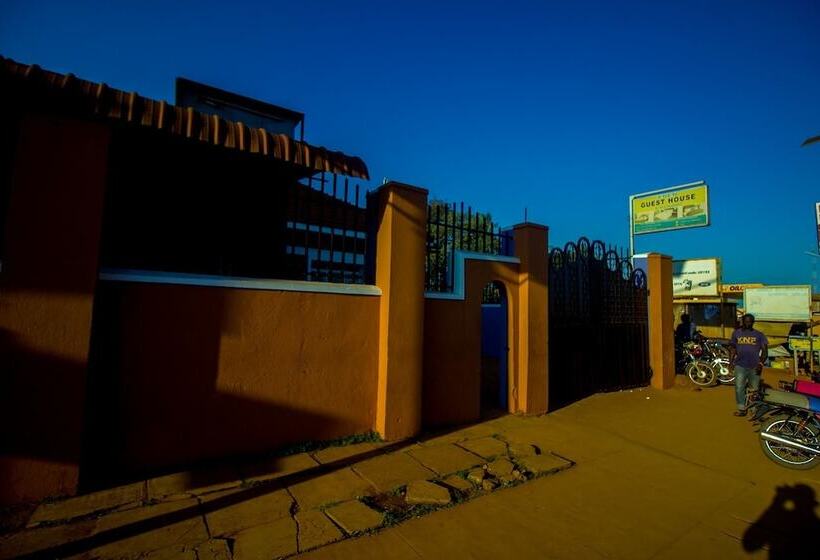 هتل Gorilla African Guest House
